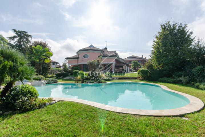 Villa in vendita di 1.000 mq trattativa riservata (rif. 64/2024)2356682