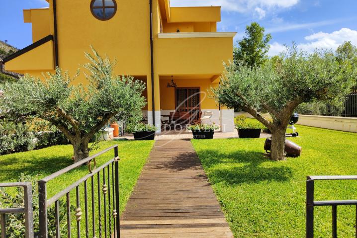 Villa in vendita di 260 mq a €1.050.000 (rif. 74/2024)2351560