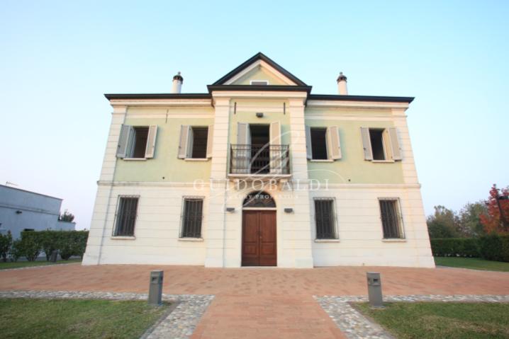 Villa in vendita di 750 mq a €950.000 (rif. 51/2023)1949796