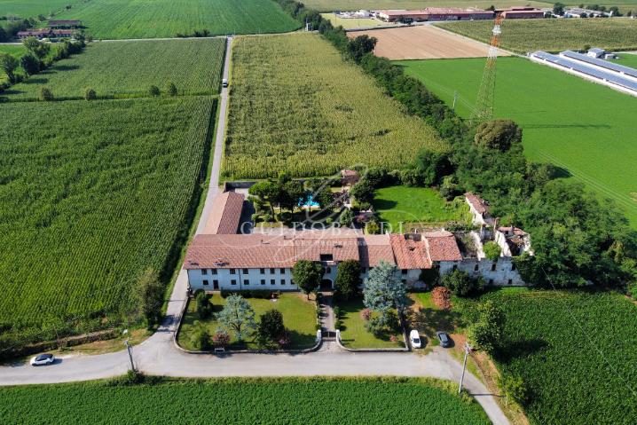 Casale in vendita di 1.000 mq a €2.150.000 (rif. 55/2024)2306347