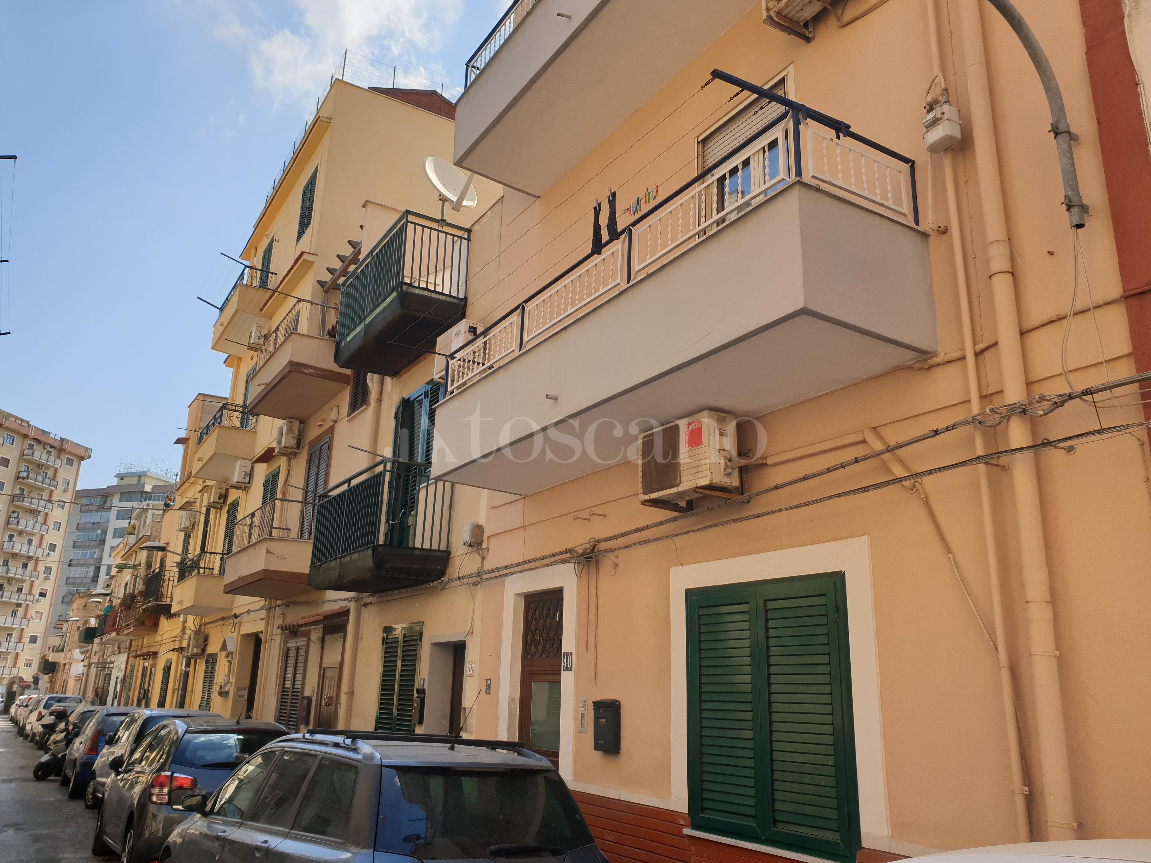 Casa a Palermo in Via Pozzo angolo Via Collegio Romano, Uditore