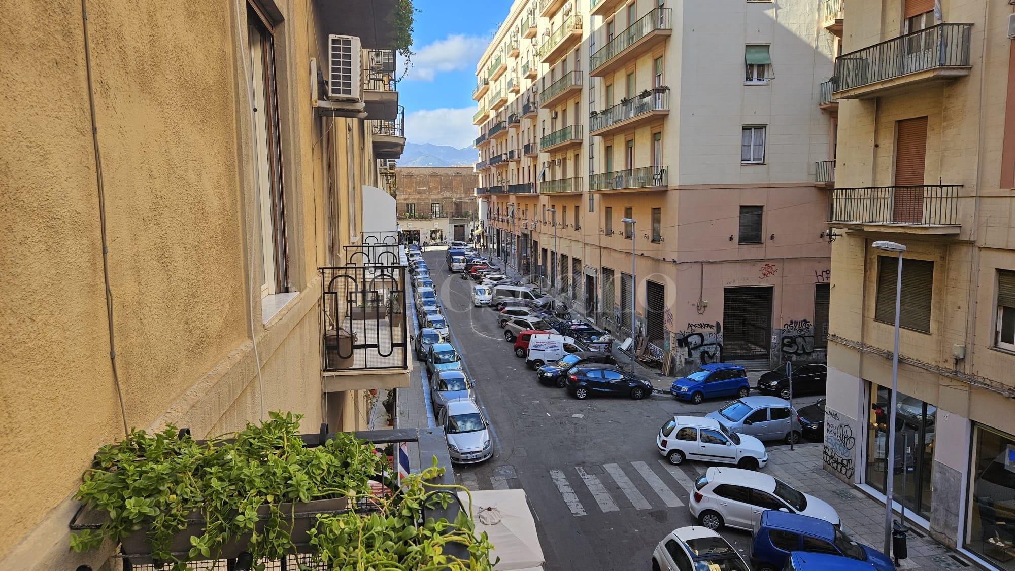 Casa a Palermo in Via Napoli, Alberghiera